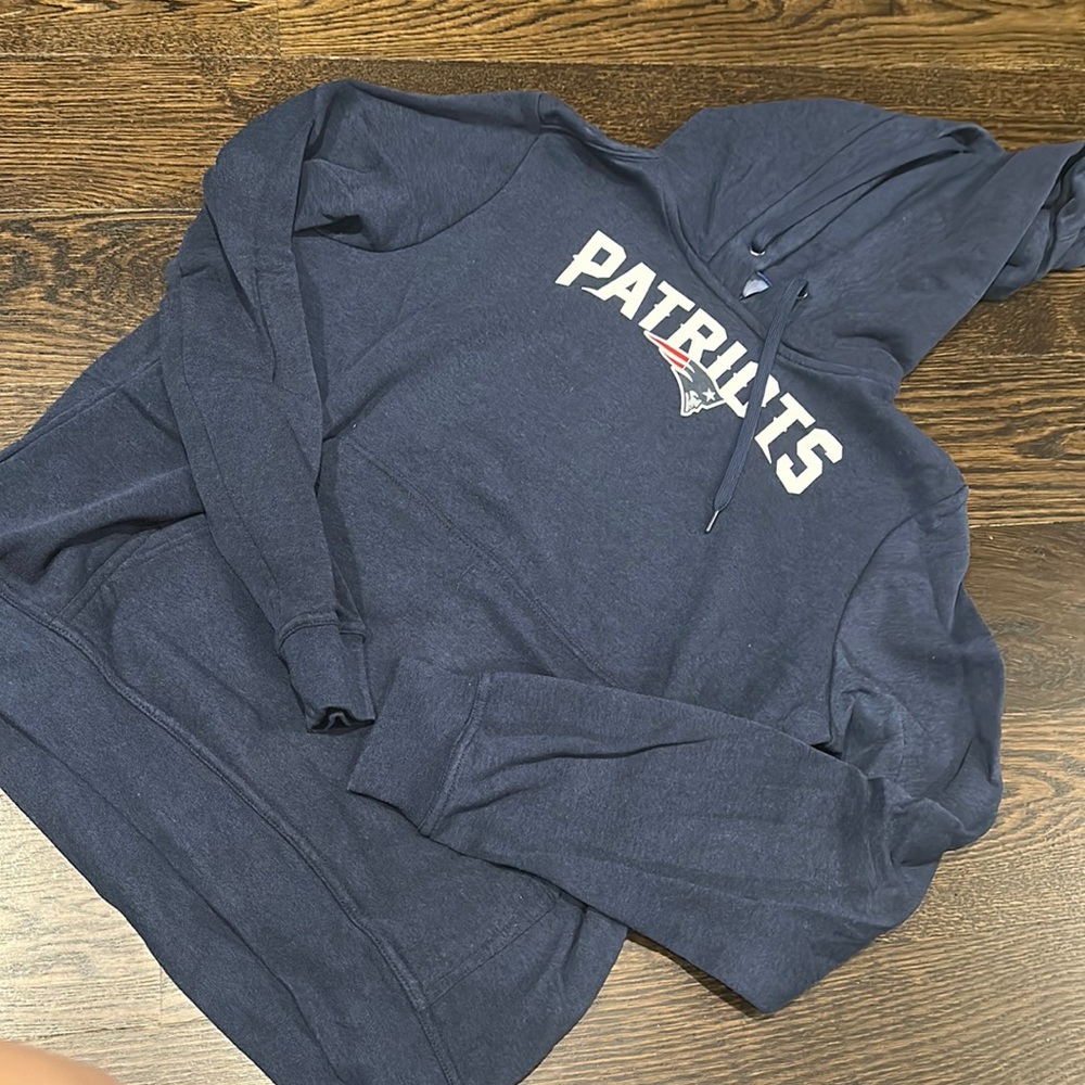 New England Patriots - size medium - sweatshirt - size medium